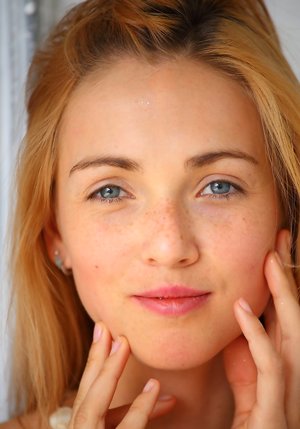 Met Art pleased to share with you a free photo gallery with Renata unveiling well-done form