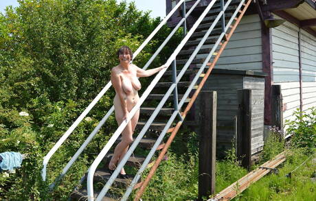 TAC Amateurs invites you to browse their free pics with Barby Slut has a nice form